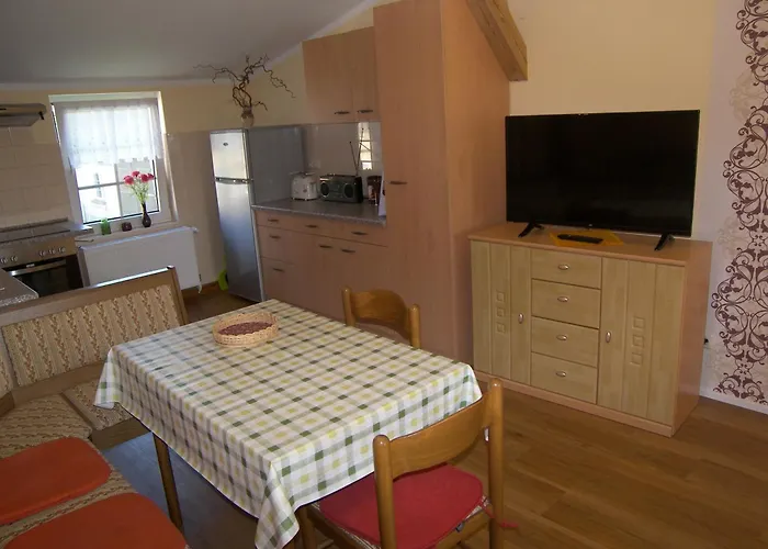 Heuboden 农家乐 *